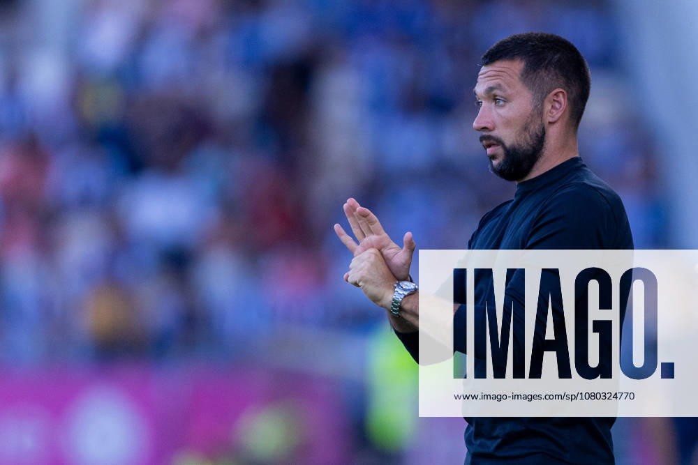 BARCELOS, PORTUGAL - July 22: Francesco Farioli head coach of FC Porto reacts during the pre-season friendly match between Gil Vicente FC x FC Porto in Estadio Cidade de Barcelos on July 22, 2026 in Braga, Portugal Barcelos Portugal - ZUMAl192 20260722_zsp_l192_001