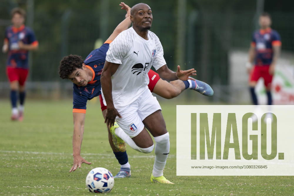 NOFV Oberliga Sued-Saison 26 27 VfL Halle 96 vs.SG Barockstadt Fulda-Lehnerz Testspiel Halle, Deutschland 22.Juli 2026: Im Bild:v.li. im Zweikampf Raimison Draiton Dos Santos (VfL Halle) und Michael Seaton (Fulda) Halle Stadion am Zoo Sachsen-Anhalt Deutschland