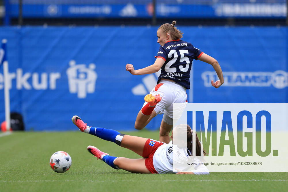V.li.: Camilla Linberg (Hamburger SV, HSV, 7) und Alia Redant (Holstein Kiel, 25) im Zweikampf, Duell, Dynamik, Aktion, Action, Spielszene, 22.07.2026, Hamburg (Deutschland), Fussball, Testspiel Frauen, Hamburger SV - Holstein Kiel