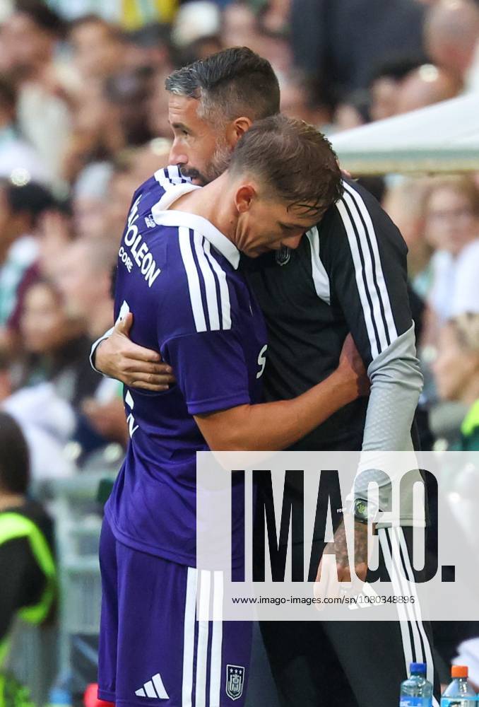 Anderlecht s Danylo Sikan and Anderlecht s assistant coach Jeremy Taravel pictured during a soccer game between Swedish Hammarby IF and Belgian RSC Anderlecht, Thursday 23 July 2026 in Stockholm, Sweden, the first leg of the second qualifying round for the UEFA Europa League. VIRGINIExLEFOUR x181869970x