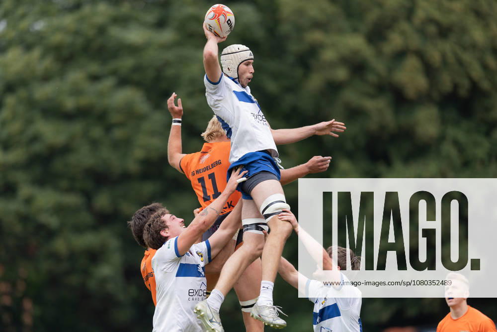 Deutsche Meisterschaften im Siebener-Rugby 2026 Ben Surblys (TSV Handschuhsheim) gewinnt den Gasseneinwurf gegen Hannes Adler (RG Heidelberg). Deutsche Meisterschaften im Siebener-Rugby am 23. Juli 2026 in Hannover., Hannover Niedersachsen Deutschland Erika-Fisch-Stadion