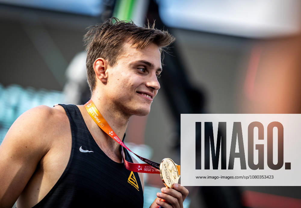 Deutsche Leichtathletik-Meisterschaften Stabhochsprung Männer; Hannover, 23.07.2026 Freut sich über die Goldmedaille: Marec Metzger (TSV Gräfelfing); Deutsche Leichtathletik-Meisterschaften Stabhochsprung Männer am 23.07.2026 auf dem Opernplatz in Hannover (Niedersachsen).