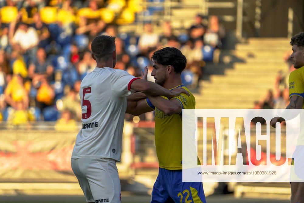 Deutschland: Fussball Testspiel Vereine 2026 2027, Freundschaftsspiel Eintracht Braunschweig vs Southampton FC Eintracht-Stadion (Braunschweig): Fabio Di Michele Sanchez (Eintracht Braunschweig, 22) Jack Stephens (Southampton FC, 5) Braunschweig