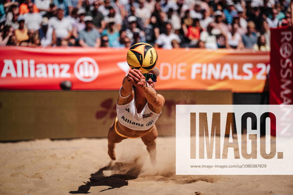 Beachvolleyball Frauen Allianz German Beach Club Finals Die Finals 2026 Hannover Eintracht Spontent vs. Berlin Reciycling Volleys 24.07.2026 Melanie Paul springt zum Ball Hannover Opernplatz Niedersachsen Deutschland