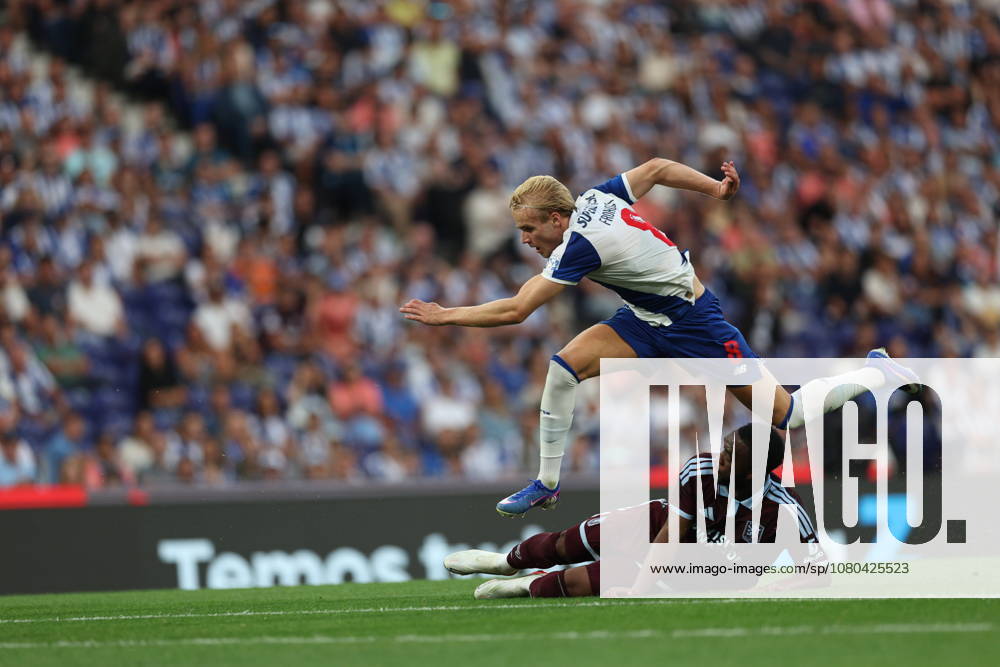 PORTO, PORTUGAL - JULY 25: Victor Froholdt of FC Porto during the match between FC Porto and Aston Villa -for the Friendly Match at Estadio do Dragao on July 25, 2026 in Porto, Portugal. Porto Portugal - ZUMAe141 20260725_zsp_e141_093