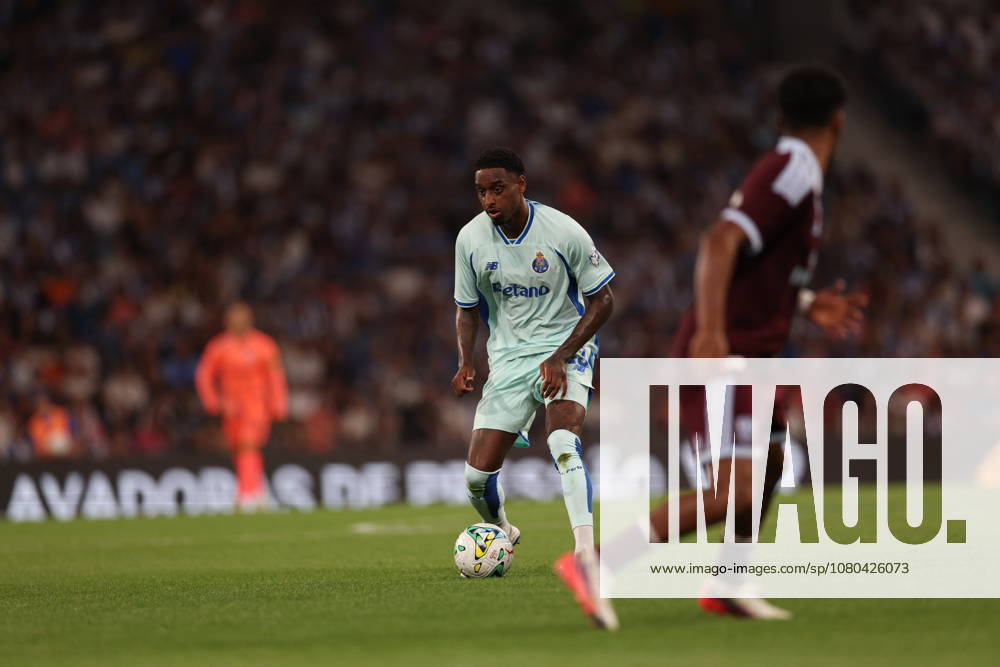 PORTO, PORTUGAL - JULY 25: Pablo Rosario of FC Porto during the match between FC Porto and Aston Villa -for the Friendly Match at Estadio do Dragao on July 25, 2026 in Porto, Portugal. Porto Portugal - ZUMAe141 20260725_zsp_e141_123