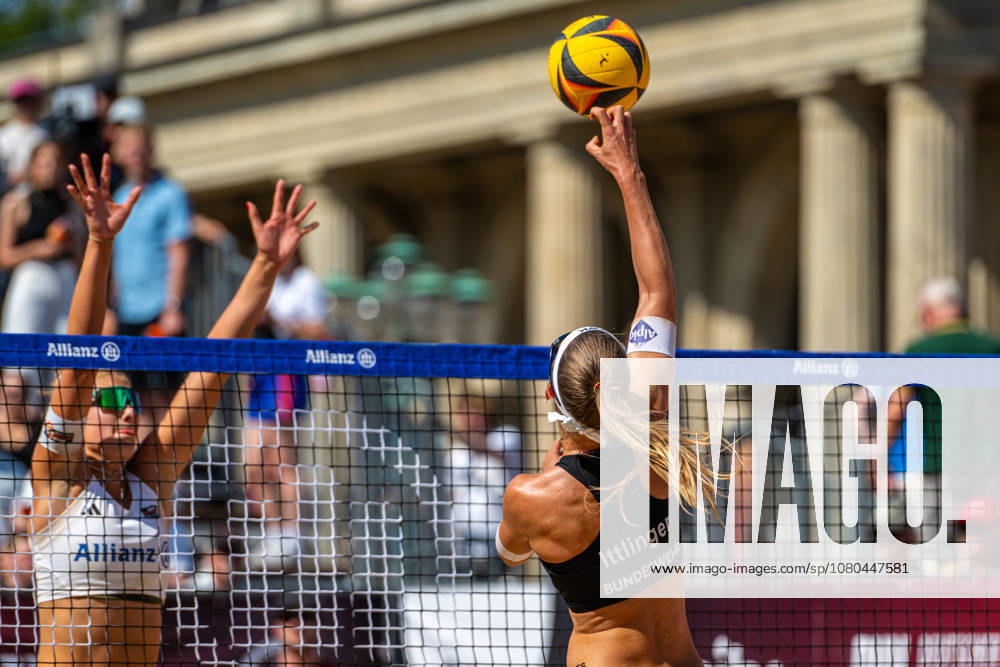 Eintracht Spontent (Ittlinger van de Velde - schwarz) gegen BR Volleys (Maidhof Schwarz - weiß) - Finale Frauen - Beach volleyball, Beachvolleyball - Die Finals 2026 (25.07.2026, Opernplatz (Hannover, GER),