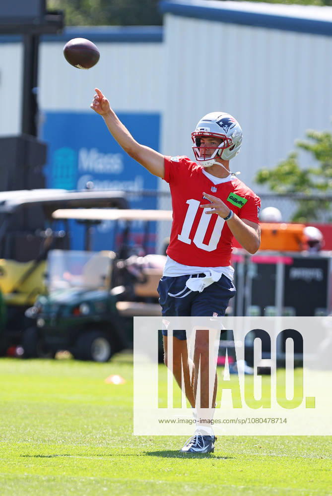 Foxborough, MA, USA; New England Patriots quarterback Drake Maye (10) throws a pass during Patriots training camp at Gillette Stadium. CSM NFL, American Football Herren, USA 2026: Patriots Training Camp JUL 26 - ZUMAc04_ 20260726_zma_c04_167