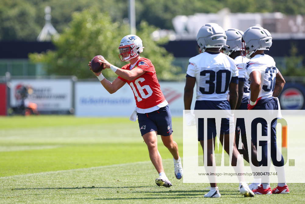 Foxborough, MA, USA; New England Patriots quarterback Tommy DeVito (16) participates in drills during Patriots training camp at Gillette Stadium. CSM NFL, American Football Herren, USA 2026: Patriots Training Camp JUL 26 - ZUMAc04_ 20260726_zma_c04_182