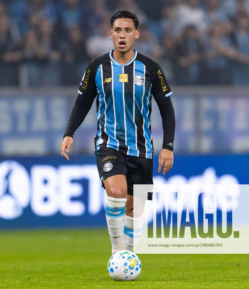 26th July 2026, Arena do Gremio Stadium, Porto Alegre, Brazil; Serie A Football; Gremio versus Fluminense; Eric Noriega of Gremio controls the ball RichardxDucker DiaEsportivo