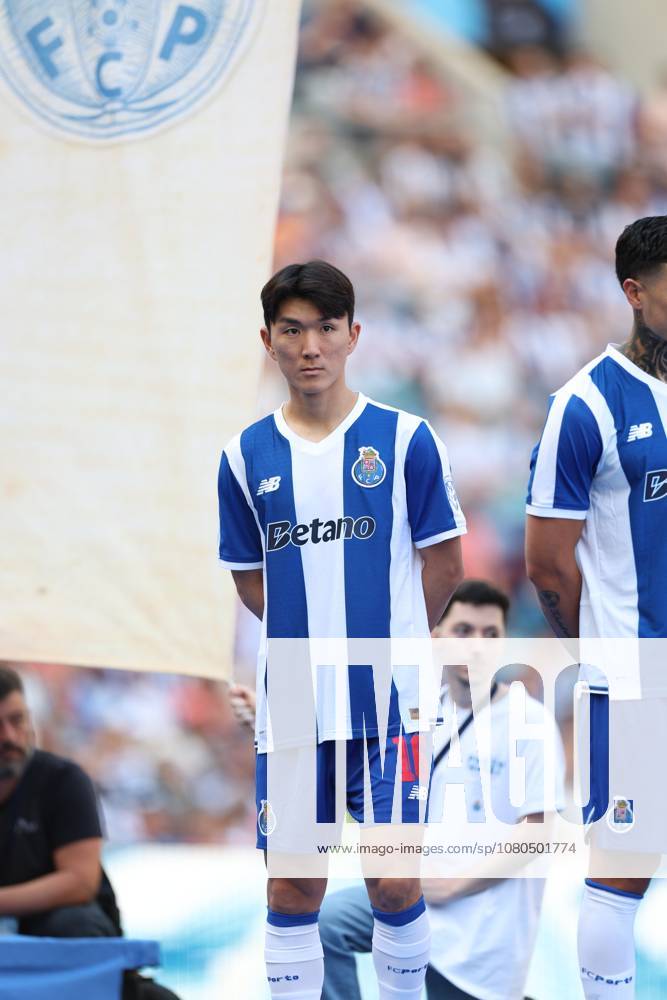 Porto, PORTUGAL - May 16: Hwang In-beom of FC Porto in action during to the Primeira Liga match between FC Porto and CD Santa Clara at Estadio do Dragao on May 16, 2026 in Porto, Portugal Porto Portugal - ZUMAh Fc 20260725_zsp_e141_016