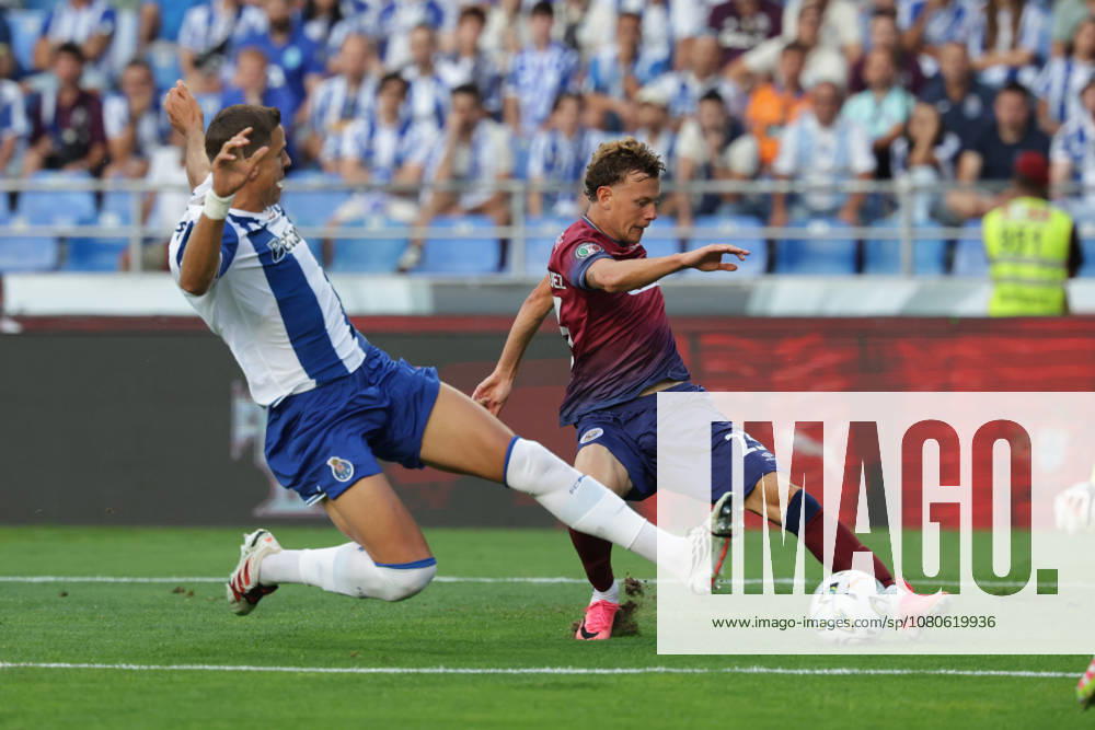 Supertaça Portugal Estadio Cidade de Coimbra, August 01, 2026, Coimbra v.l. Jan Bednarek (FC Porto), Javi Vazquez (SC Uniao Torreense) Coimbra Estádio Cidade de Coimbra Coimbra Portugal