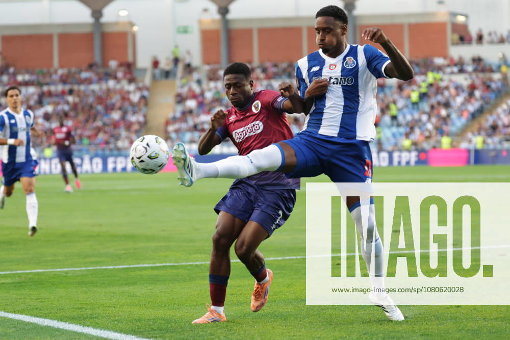 Supertaça Portugal Estadio Cidade de Coimbra, August 01, 2026, Coimbra v.l. Dany Jean (SC Uniao Torreense) , Pablo Rosario (FC Porto) in aktion, in action Coimbra Estádio Cidade de Coimbra Coimbra Portugal