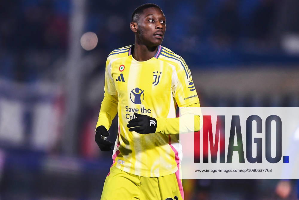 Juventus Randal Kolo Muani during the Serie A soccer match between Como and Atalanta at the Stadio Giuseppe Sinigaglia in Como, north west Italy - Friday, February 7, 2025. - Soccer.
