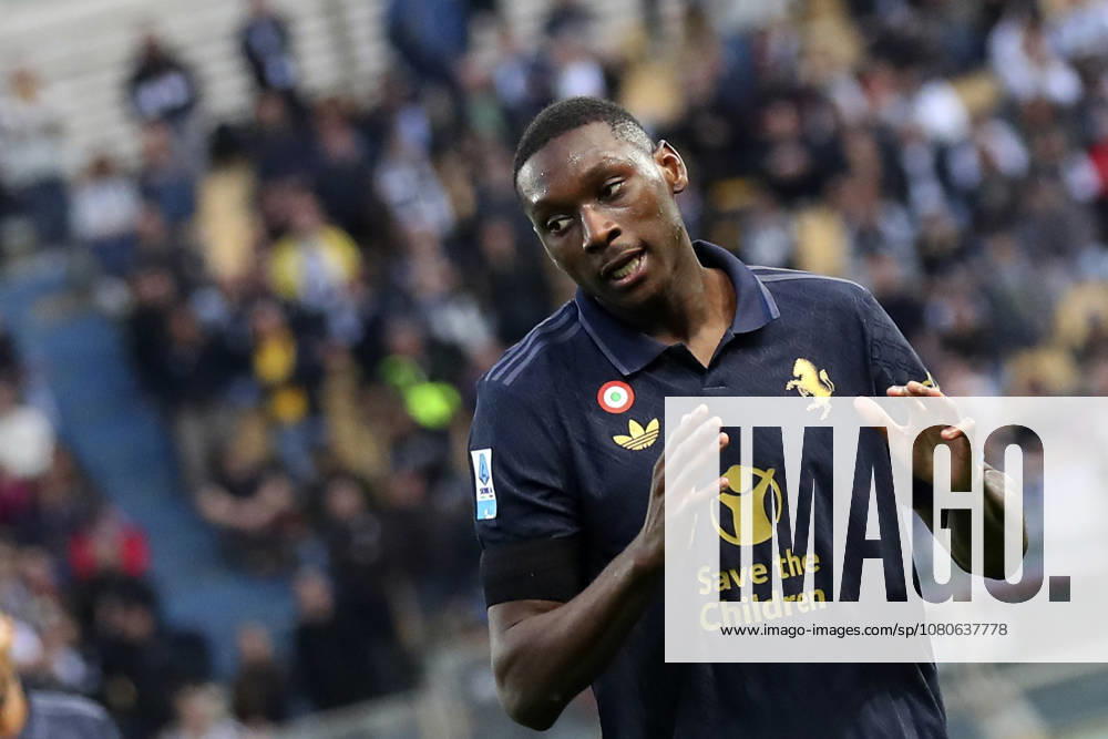 Juventus Randal Kolo Muani In action during the Serie A enilive soccer match between Parma and Juventus at the Ennio Tardini Stadium , Italy - Wednesday April 23, 2025. - Soccer