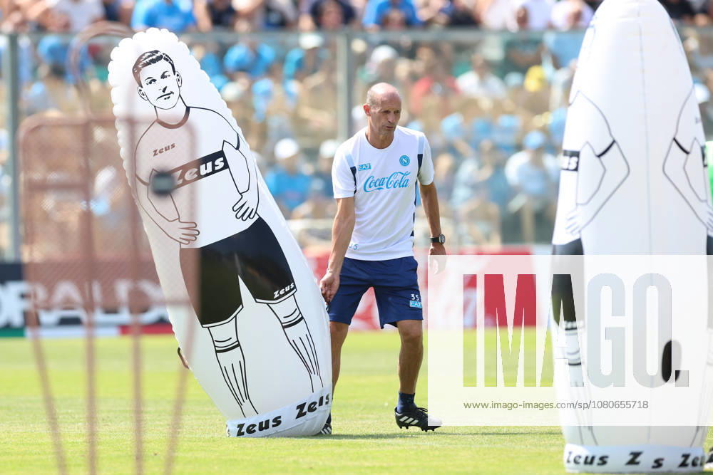 SSC Napoli Training Session Massimiliano Allegri, coach of Napoli, during a training session on Day of the preseason camp of SSC Napoli at stadio Patini in Castel di Sangro, Italy, on August 2, 2025. Castel di Sangro Italy