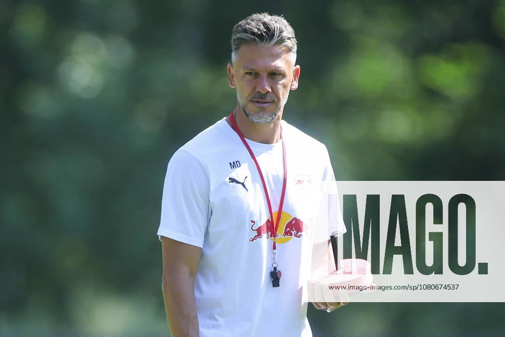 Trainer Martin Demichelis (RB Leipzig) schaut, Tag 2, Trainingslager RB Leipzig, Gut Brandlhof am 03. August 2026 in Saalfelden, Oesterreich. (Foto von Marco Steinbrenner DeFodi Images) Trainer Martin Demichelis (RB Leipzig) looks on, Tag 2, Trainingslager RB Leipzig, Gut Brandlhof, August 3, 2026 in Saalfelden, Austria. (Photo by Marco Steinbrenner DeFodi Images) (Photo by Marco Steinbrenner DeFodi Images) -