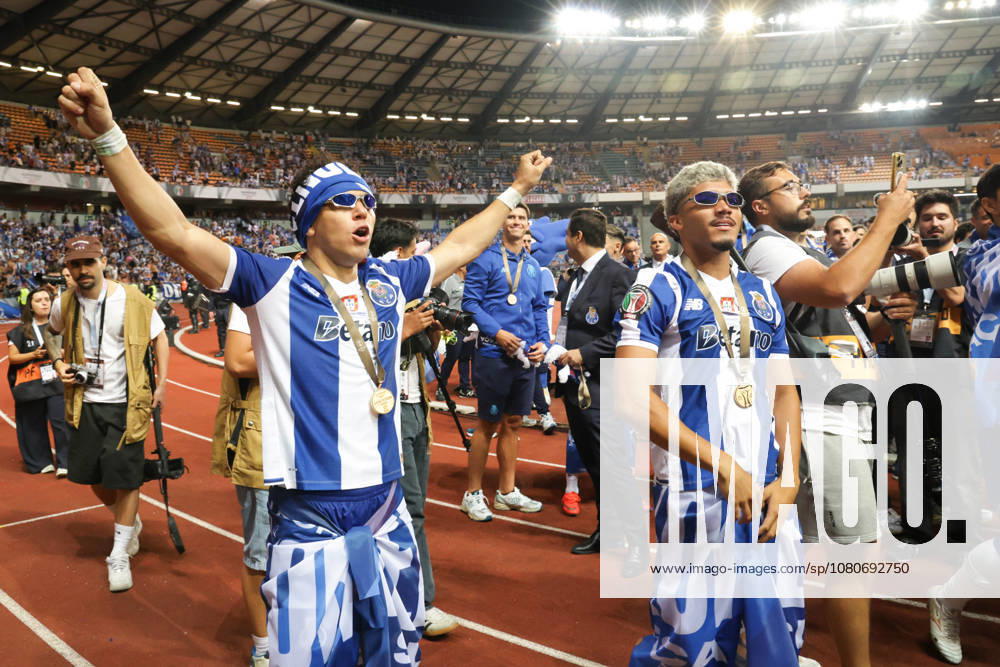 Supertaça Portugal Estadio Cidade de Coimbra, August 01, 2026, Coimbra v.l. The FC Porto team celebrates the 2026 Portuguese Super Cup, Pepe (FC Porto), William Gomes (FC Porto) Coimbra Estádio Cidade de Coimbra Coimbra Portugal