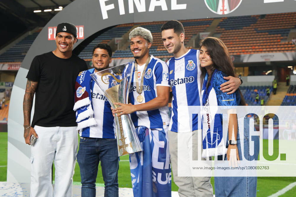 Supertaça Portugal Estadio Cidade de Coimbra, August 01, 2026, Coimbra v.l. The FC Porto team celebrates the 2026 Portuguese Super Cup, William Gomes (FC Porto) Coimbra Estádio Cidade de Coimbra Coimbra Portugal