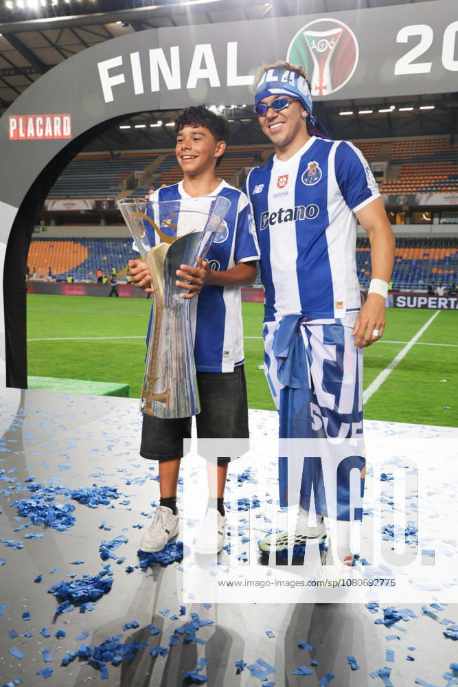 Supertaça Portugal Estadio Cidade de Coimbra, August 01, 2026, Coimbra v.l. The FC Porto team celebrates the 2026 Portuguese Super Cup, Pepe (FC Porto), William Gomes (FC Porto) Coimbra Estádio Cidade de Coimbra Coimbra Portugal