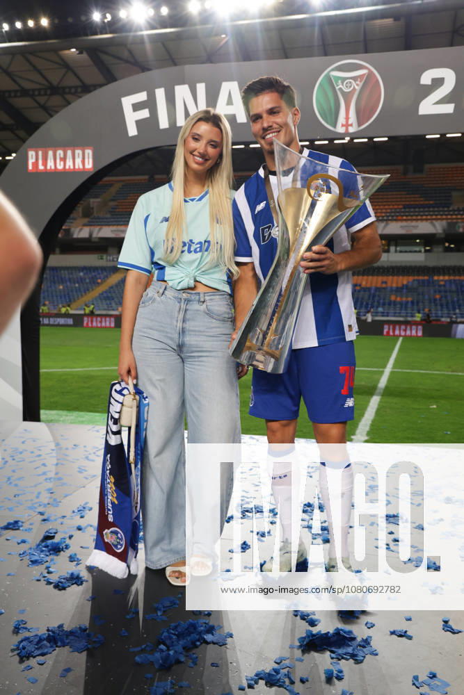 Supertaça Portugal Estadio Cidade de Coimbra, August 01, 2026, Coimbra v.l. The FC Porto team celebrates the 2026 Portuguese Super Cup, Francisco Moura (FC Porto) Coimbra Estádio Cidade de Coimbra Coimbra Portugal