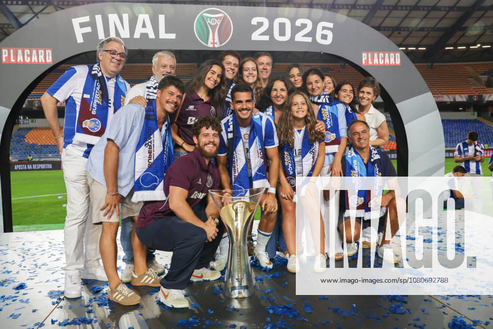 Supertaça Portugal Estadio Cidade de Coimbra, August 01, 2026, Coimbra v.l. The FC Porto team celebrates the 2026 Portuguese Super Cup, Andre Silva (FC Porto) Coimbra Estádio Cidade de Coimbra Coimbra Portugal