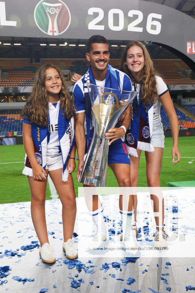 Supertaça Portugal Estadio Cidade de Coimbra, August 01, 2026, Coimbra v.l. The FC Porto team celebrates the 2026 Portuguese Super Cup, Andre Silva (FC Porto) Coimbra Estádio Cidade de Coimbra Coimbra Portugal