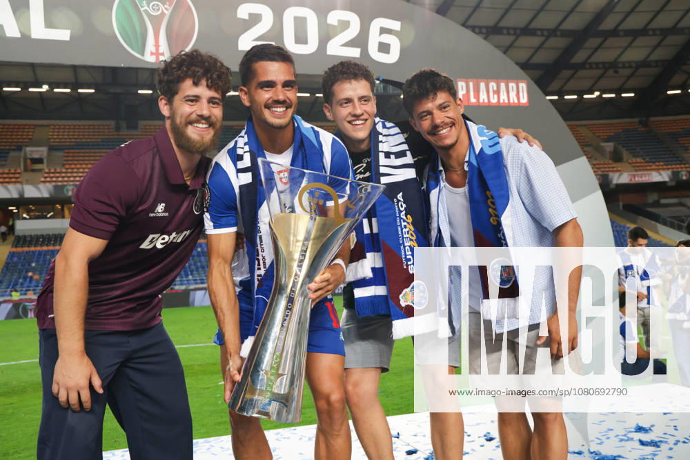 Supertaça Portugal Estadio Cidade de Coimbra, August 01, 2026, Coimbra v.l. The FC Porto team celebrates the 2026 Portuguese Super Cup, Andre Silva (FC Porto) Coimbra Estádio Cidade de Coimbra Coimbra Portugal