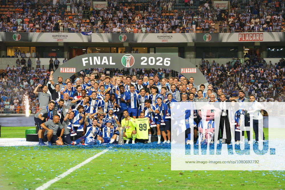 Supertaça Portugal Estadio Cidade de Coimbra, August 01, 2026, Coimbra v.l. The FC Porto team celebrates the 2026 Portuguese Super Cup. Coimbra Estádio Cidade de Coimbra Coimbra Portugal