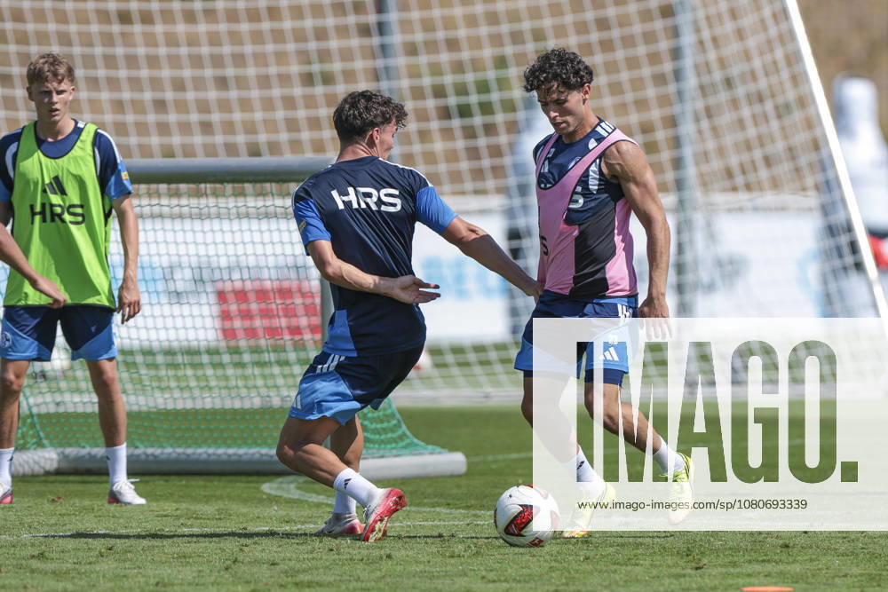 Fussball, Training des FC Schalke 04. Soufiane El-Faouzi (FC Schalke 04). Gelsenkirchen Trainingsgelände FC Schalke 04 NRW Deutschland xRHR-FOTO YYx