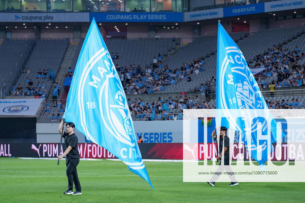 2026 2026 Coupang Play Series football match ( Team K League vs Manchester City FC - 2026 08 05 ) SEOUL, SOUTH KOREA, AUGUST 05: Two giant Manchester City flags are carried into the stadium during the 2026 Coupang Play Series football match match between Team K League and Manchester City FC at the Seoul World Cup Stadium in Seoul, South Korea, on August 05, 2026. Seoul Seoul World Cup Stadium South Korea 8284_287521