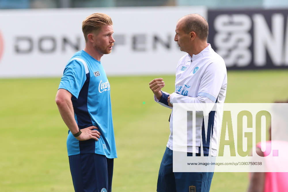 SSC Napoli Training Session Kevin De Bruyne of Napoli and coach Massimiliano Allegri during a training session on Day of the preseason camp of SSC Napoli at stadio Patini in Castel di Sangro, Italy, on August 7, 2025. Castel di Sangro Abruzzo Italy