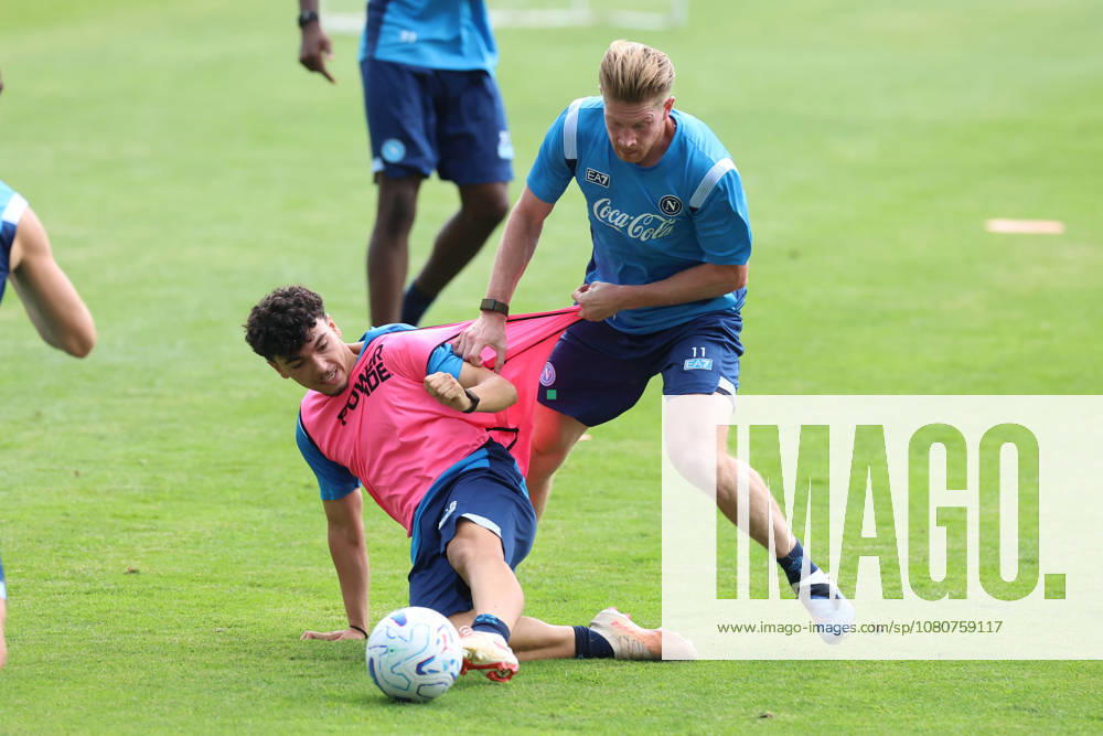 SSC Napoli Training Session Kevin De Bruyne of Napoli and Vincenzo Prisco of Napoli during a training session on Day of the preseason camp of SSC Napoli at stadio Patini in Castel di Sangro, Italy, on August 7, 2025. Castel di Sangro Abruzzo Italy