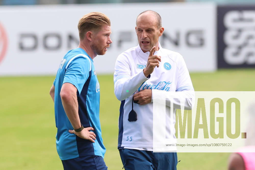 SSC Napoli Training Session Kevin De Bruyne of Napoli and coach Massimiliano Allegri during a training session on Day of the preseason camp of SSC Napoli at stadio Patini in Castel di Sangro, Italy, on August 7, 2025. Castel di Sangro Abruzzo Italy