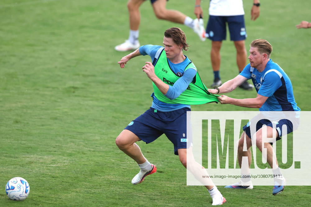 SSC Napoli Training Session Kevin De Bruyne of Napoli and Scott McTominay of Napoli during a training session on Day 1 of the preseason camp of SSC Napoli at Stadio Patini in Castel di Sangro, Italy, on August 7, 2025. Castel di Sangro Abruzzo Italy