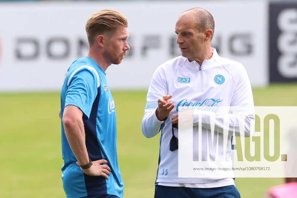 SSC Napoli Training Session Kevin De Bruyne of Napoli and coach Massimiliano Allegri during a training session on Day of the preseason camp of SSC Napoli at stadio Patini in Castel di Sangro, Italy, on August 7, 2025. Castel di Sangro Abruzzo Italy