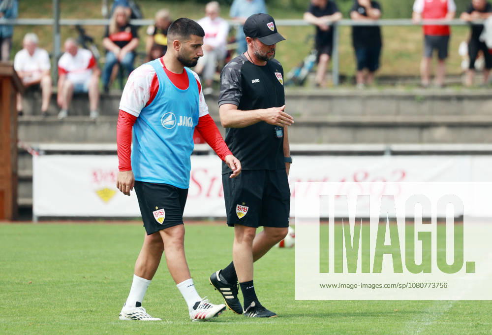 VfB Stuttgart Trainingslager Grassau Chiemsee 2026 Deutschland, Grassau, 07.08.2026, Fussball, Bundesliga, Saison 2026 2027, VfB Stuttgart, Trainingslager Grassau Chiemsee 2026: v.l. Deniz Undav, Sebastian Hoeneß (Trainer).