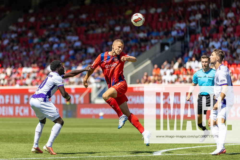 Adrian Beck (1.FC Heidenheim, 21) Kopfball gegen Ismail Badjie (VfL Osnabrueck, 10) Robin Meissner (VfL Osnabrueck, 11), GER, 1.FC Heidenheim vs. VfL Osnabrueck, Fussball, 2. Bundesliga, 01. Spieltag, Spielzeit 2026 2027, 08.08.2026, DFL DFB REGULATIONS PROHIBIT ANY USE OF PHOTOGRAPHS AS IMAGE SEQUENCES AND OR QUASI-VIDEO, GER, 1.FC Heidenheim vs. VfL Osnabrueck, Fussball, 2. Bundesliga, 01. Spieltag, Spielzeit 2026 2027, 08.08.2026 Heidenheim