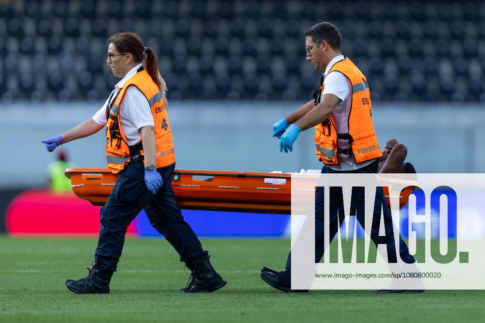 Vitoria SC V FC Arouca - Liga Portugal Betclic Gustavo Silva of Vitoria SC is seen leaving the pitch with an injury during the Vitoria SC versus FC Arouca match for the Liga Portugal Betclic 2026 27 at Estadio Dom Afonso Henriques in Guimaraes, Portugal, on August 8, 2026. Guimaraes Portugal