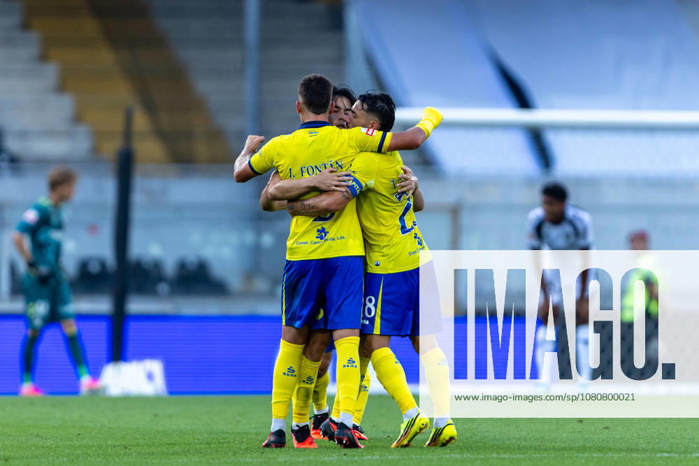 Vitoria SC V FC Arouca - Liga Portugal Betclic FC Arouca players celebrate during the Liga Portugal Betclic 2026 27 match against Vitoria SC at Estadio Dom Afonso Henriques in Guimaraes, Portugal, on August 8, 2026. Guimaraes Portugal