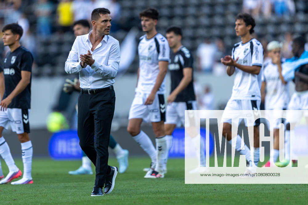 Vitoria SC V FC Arouca - Liga Portugal Betclic Tiago Margarido, head coach of Vitoria SC, is seen thanking fans during the Vitoria SC versus FC Arouca match for the Liga Portugal Betclic 2026 27 season at Estadio Dom Afonso Henriques in Guimaraes, Portugal, on August 8, 2026. Guimaraes Portugal