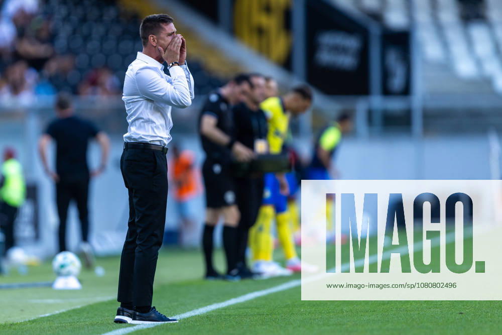 Vitoria SC V FC Arouca - Liga Portugal Betclic Tiago Margarido, head coach of Vitoria SC, is seen reacting to the game during the Vitoria SC versus FC Arouca match for the Liga Portugal Betclic 2026 27 season at Estadio Dom Afonso Henriques in Guimaraes, Portugal, on August 08, 2026. Guimaraes Braga Portugal