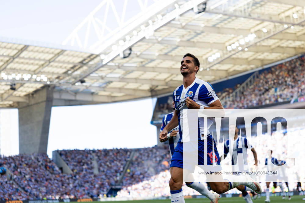 PORTO, PORTUGAL - AUGUST 9: Andre Silva of FC Porto celebrates after scoring a goal during the Liga Portugal Betclic 2026 27 match between FC Porto and Alverca at Estadio do Dragao on August 9, 2026 in Porto, Portugal. Porto Portugal - ZUMAe141 20260809_zsp_e141_002