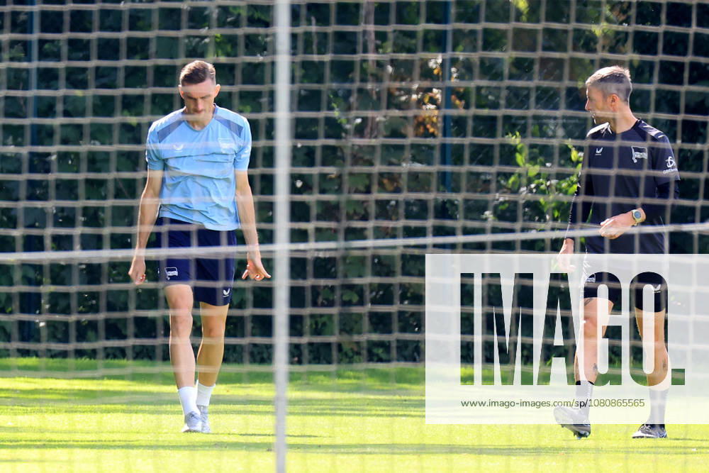 DEU GER, Fussball , 2.Fussballbundesliga, Saison 2026 2027), Sportforum, Hertha BSC, Training Paul Seguin (Hertha BSC Berlin 30), Fitnesstrainer Hendrik Vieth (Hertha BSC) 2. Liga: DFB DFL regulations prohibit any use of photographs as image sequences and or quasi-video) Berlin Sportforum Berlin Deutschland
