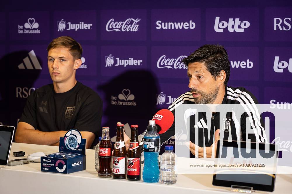 Anderlecht s Danylo Sikan and Anderlecht s head coach Vitor Bruno pictured during a training session of Belgian RSC Anderlecht, Wednesday 12 August 2026 in Brussels, in preparations of the second leg of the third qualifying round for the UEFA Europa League against Greek PAOK. %PHOTOGRAPHER TomxGoyvaerts x183224273x