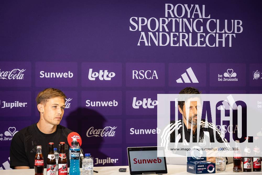 Anderlecht s Danylo Sikan and Anderlecht s head coach Vitor Bruno pictured during a training session of Belgian RSC Anderlecht, Wednesday 12 August 2026 in Brussels, in preparations of the second leg of the third qualifying round for the UEFA Europa League against Greek PAOK. %PHOTOGRAPHER TomxGoyvaerts x183224547x