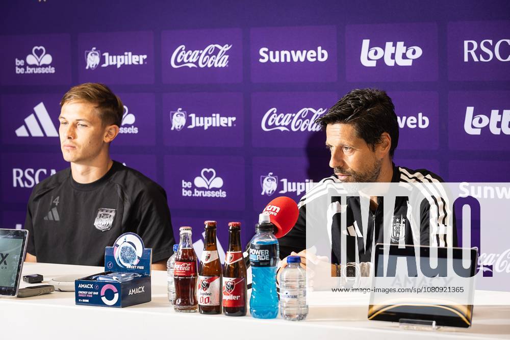 Anderlecht s Danylo Sikan and Anderlecht s head coach Vitor Bruno pictured during a training session of Belgian RSC Anderlecht, Wednesday 12 August 2026 in Brussels, in preparations of the second leg of the third qualifying round for the UEFA Europa League against Greek PAOK. %PHOTOGRAPHER TomxGoyvaerts x183224558x