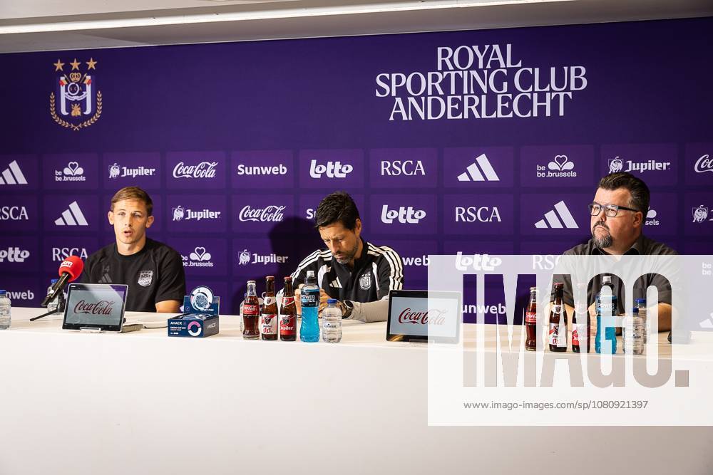 Anderlecht s Danylo Sikan and Anderlecht s head coach Vitor Bruno pictured during a training session of Belgian RSC Anderlecht, Wednesday 12 August 2026 in Brussels, in preparations of the second leg of the third qualifying round for the UEFA Europa League against Greek PAOK. %PHOTOGRAPHER TomxGoyvaerts x183225124x