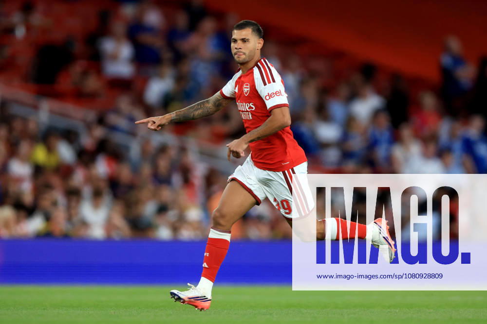 Arsenal FC v Como Calcio - Pre-Season Friendly Bruno Guimaraes of Arsenal running during the pre-season friendly match between Arsenal FC and Como Calcio at Emirates Stadium on August 12, 2026 in London, England. WARNING! This Photograph May Only Be Used For Newspaper And Or Magazine Editorial Purposes. May Not Be Used For Publications Involving 1 player, 1 Club Or 1 Competition Without Written Authorisation From Football DataCo Ltd. For Any Queries, Please Contact Football DataCo Ltd on +44 (0) 207 864 9121 London Emirates Stadium England United Kingdom
