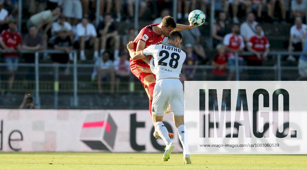 Herren, Fussball, Saison 2026 2027, 3. Liga, 2. Spieltag: FC Wuerzburger Kickers - SV Wehen Wiesbaden v.li.: Daniel Haegele (FC Wuerzburger Kickers), Moritz Flotho (SV Wehen Wiesbaden) Wuerzburg AKON ARENA Bayern Deutschland